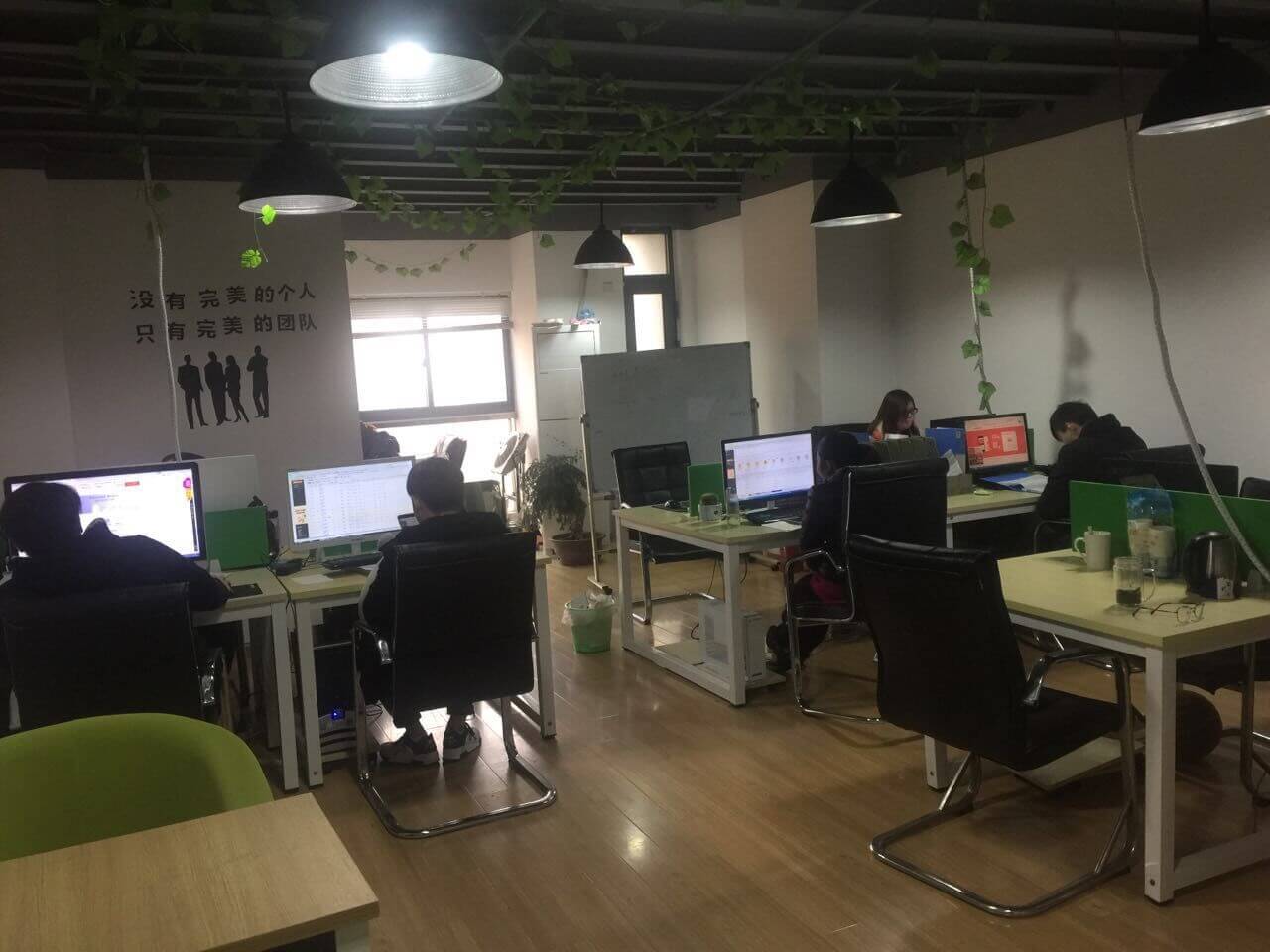 上海宣揚(yáng)電子商務(wù)有限公司的辦公展示-上海炫園企業(yè)登記代理有限公司